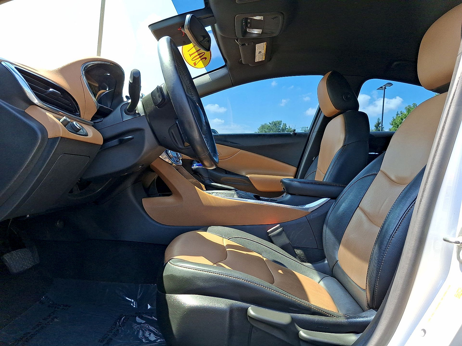 Used 2017 Chevrolet Volt Premier w/ Driver Confidence II Package FWD image 11