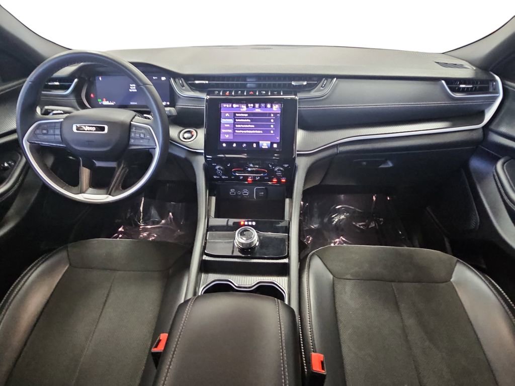 Used 2025 Jeep Grand Cherokee Altitude AWD/4WD image 9