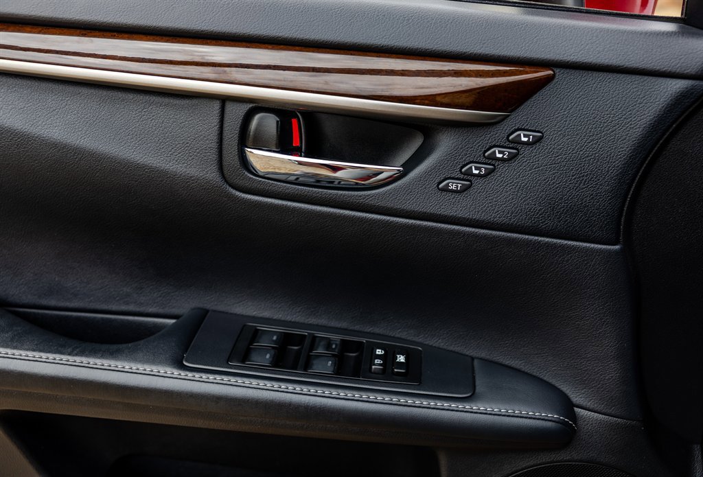 Used 2013 Lexus ES 350 w/ Premium Pkg image 29