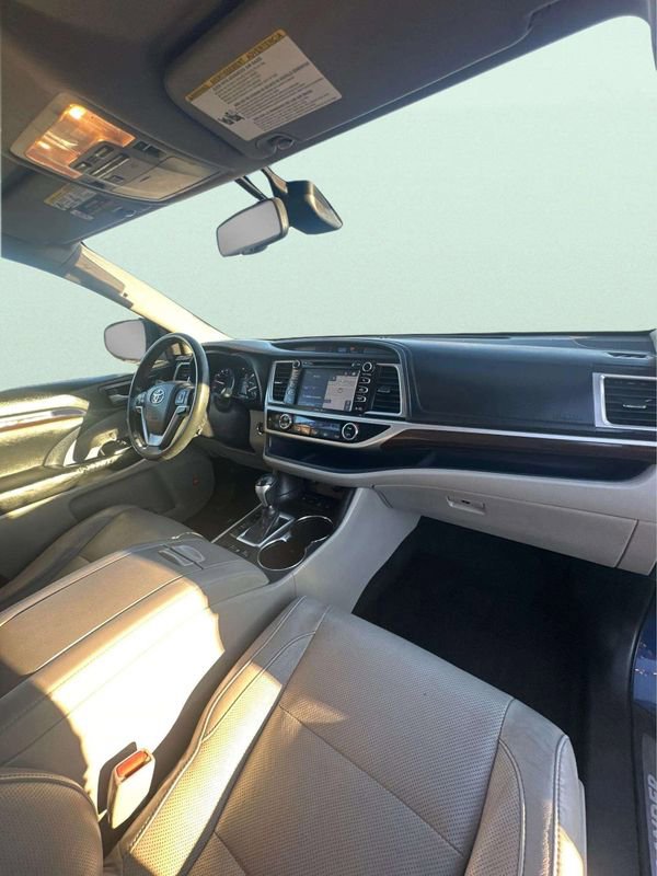 Used 2014 Toyota Highlander Limited w/ Driver Technology Package image 6