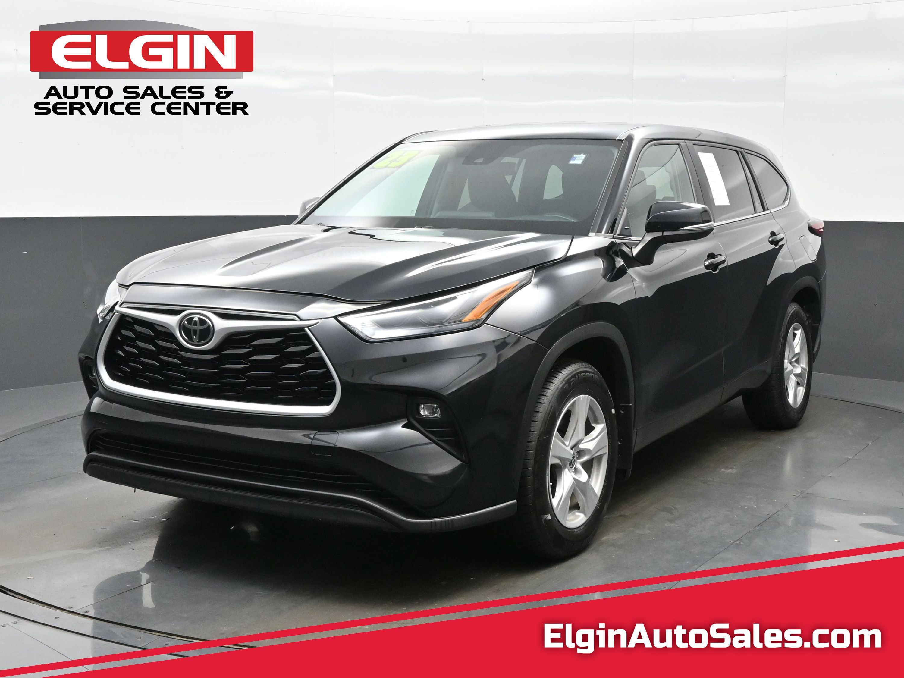 Used 2023 Toyota Highlander LE AWD/4WD image 1