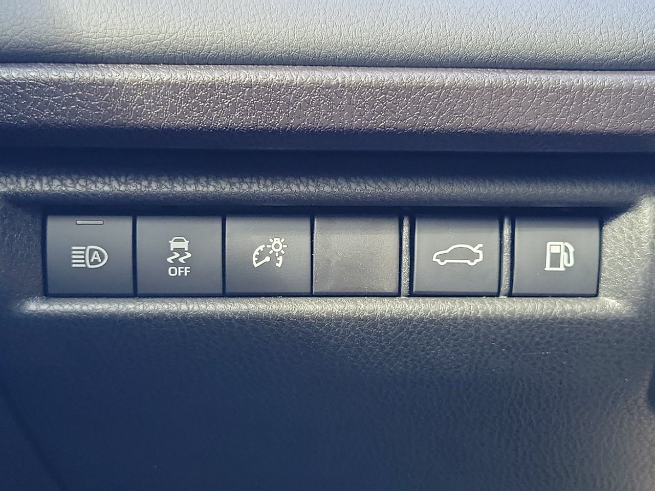 Used 2025 Toyota Camry XSE FWD image 30