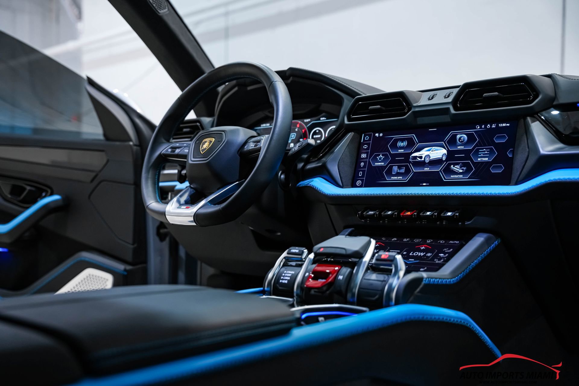 Used 2025 Lamborghini Urus SE image 75