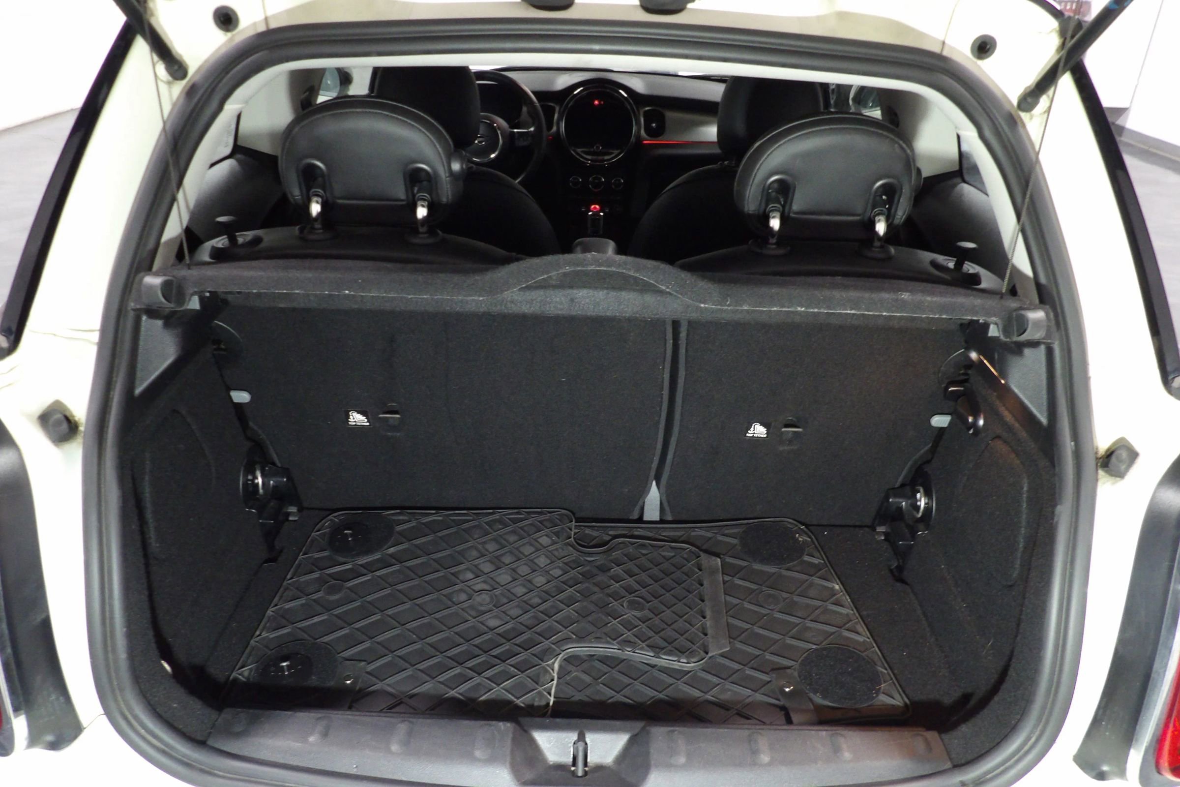 Used 2022 MINI Cooper 2-Door Hardtop image 6