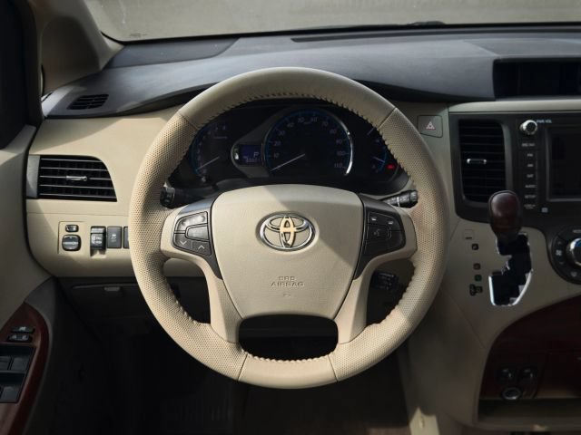 Used 2011 Toyota Sienna XLE w/ XLE Navigation Pkg FWD image 24