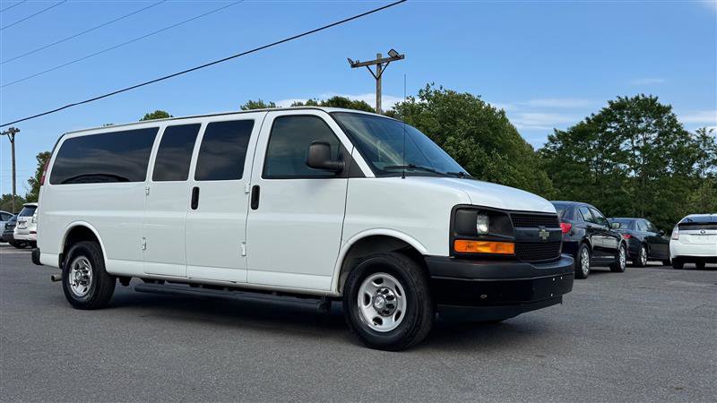 Used 2017 Chevrolet Express 3500 LS RWD image 4
