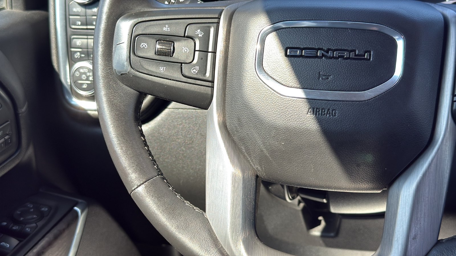 Used 2021 GMC Sierra 2500 Denali w/ Denali Ultimate Package AWD/4WD image 16