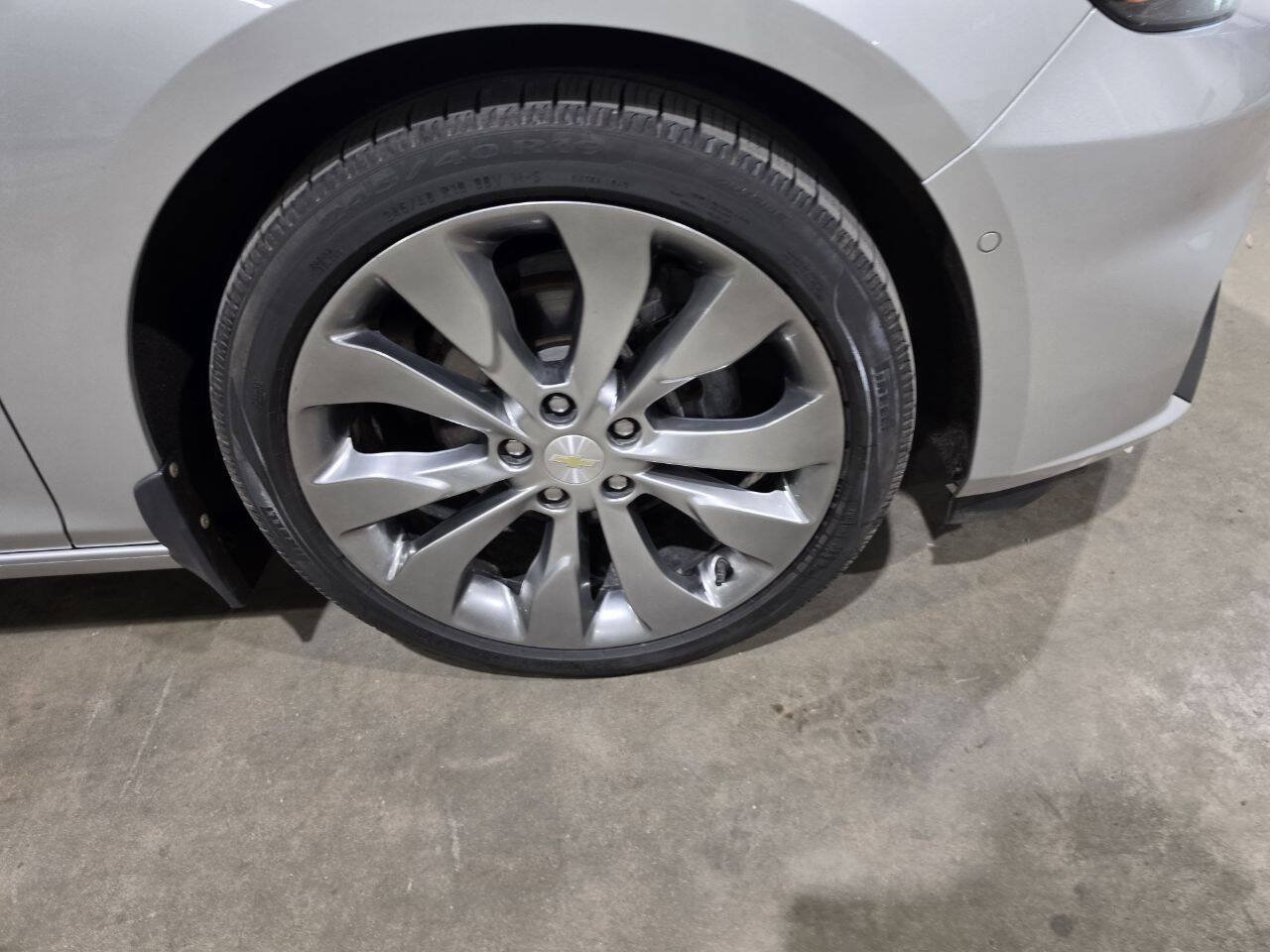 Used 2017 Chevrolet Malibu Premier w/ Premier Sun and Wheel Package FWD image 21