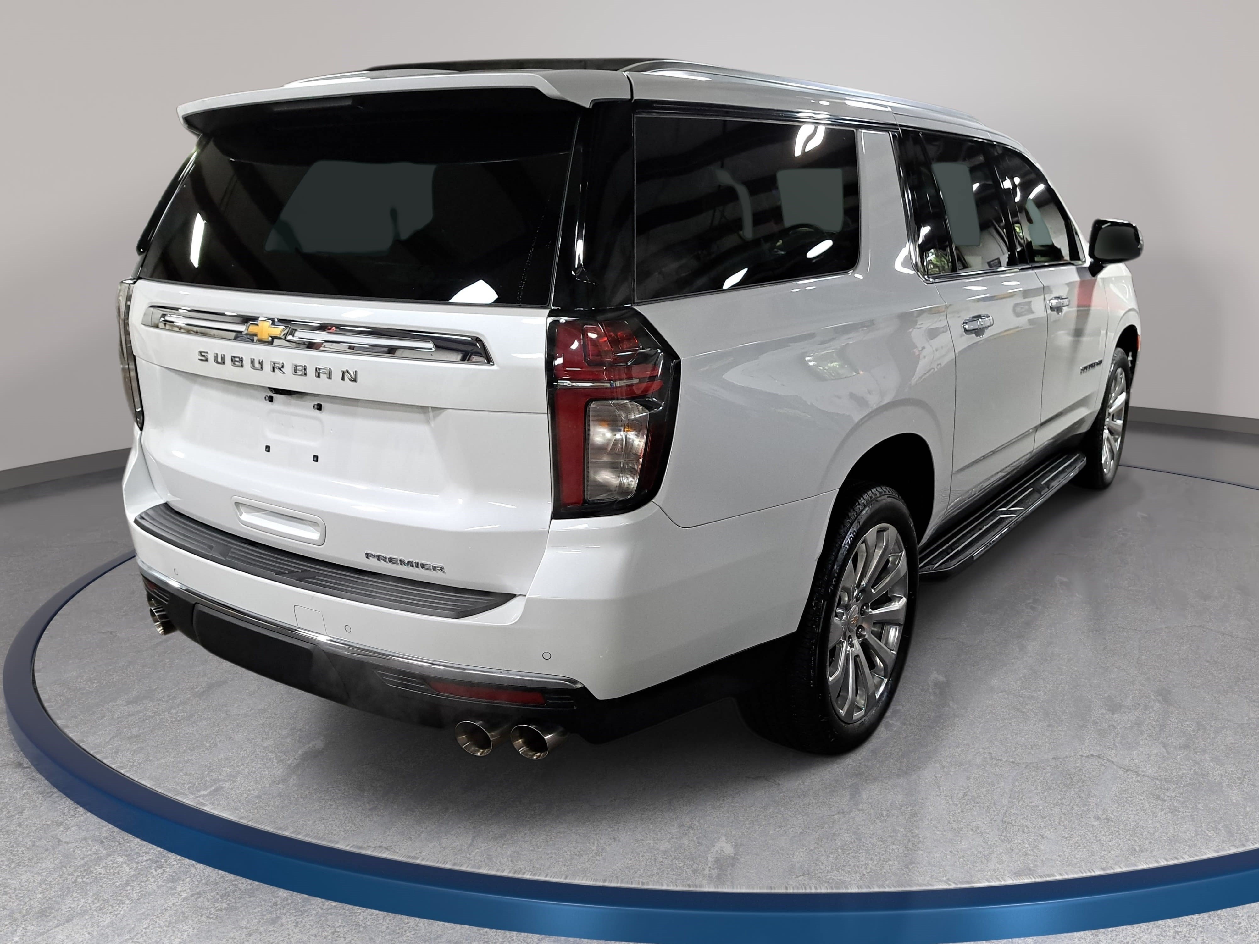 Used 2024 Chevrolet Suburban Premier AWD/4WD image 5