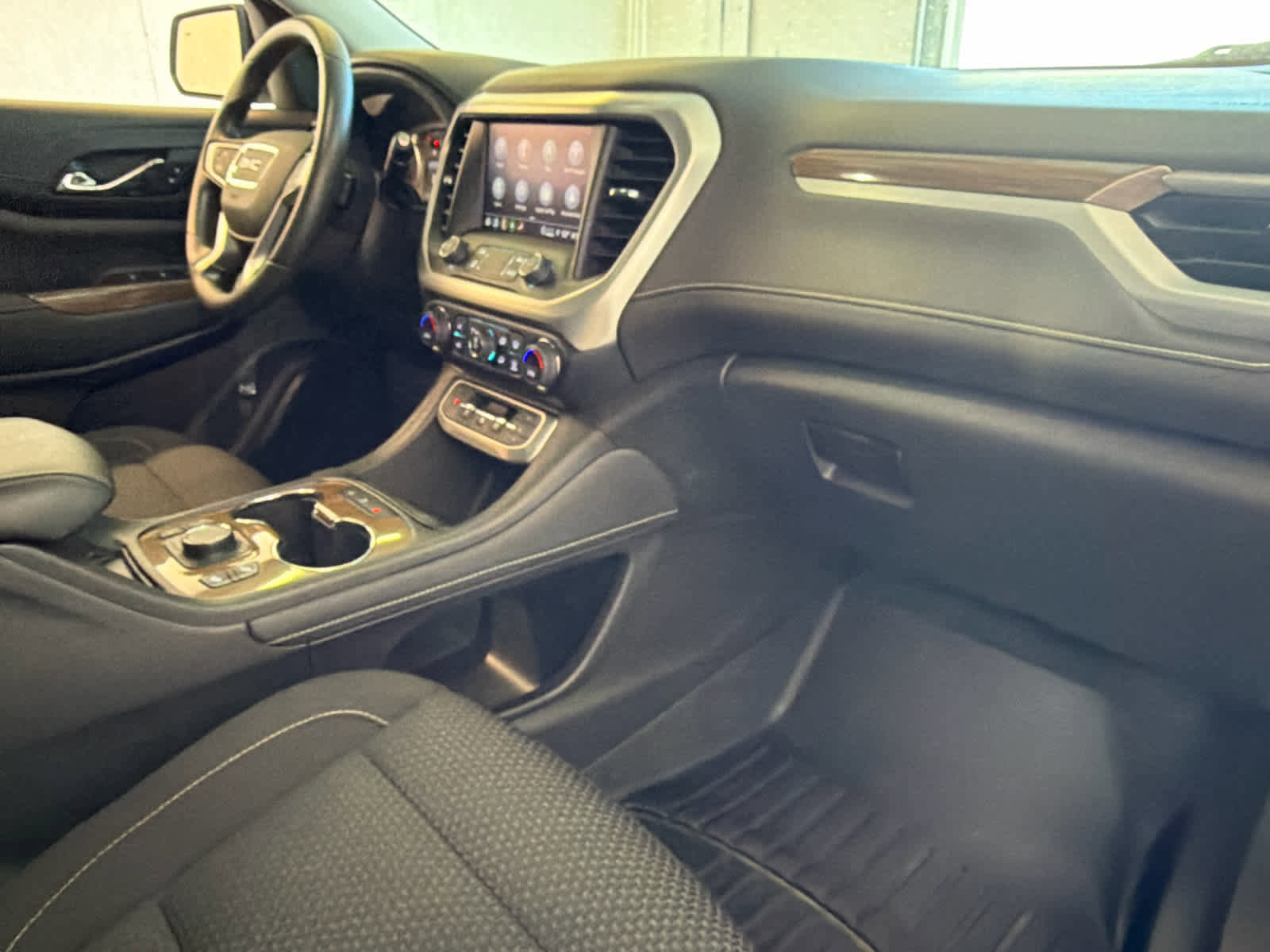 Used 2023 GMC Acadia SLE w/ Driver Convenience Package image 27