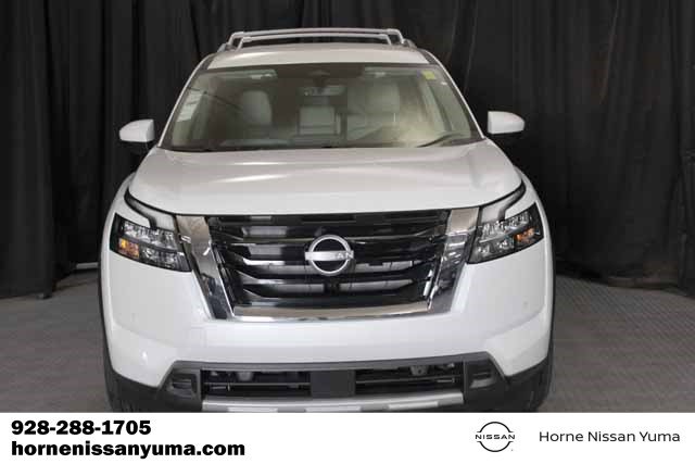 New 2025 Nissan Pathfinder SL image 2