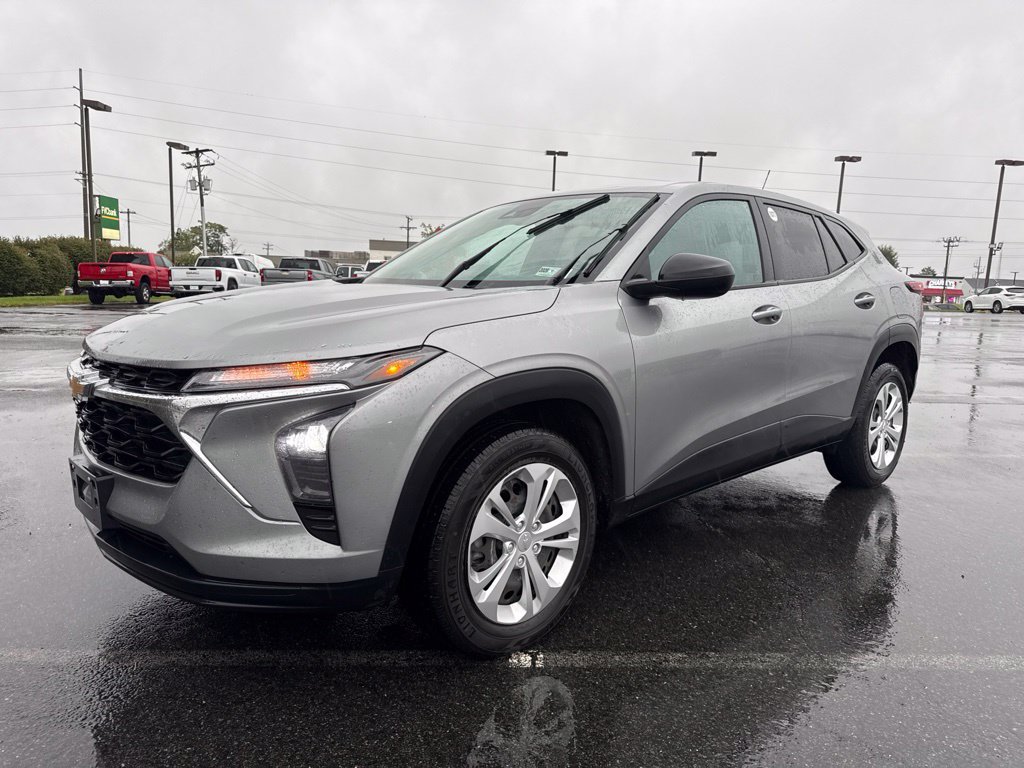 Used 2024 Chevrolet Trax LS FWD image 1