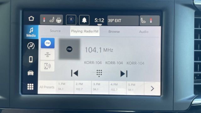 Used 2023 Chrysler Voyager LX image 16