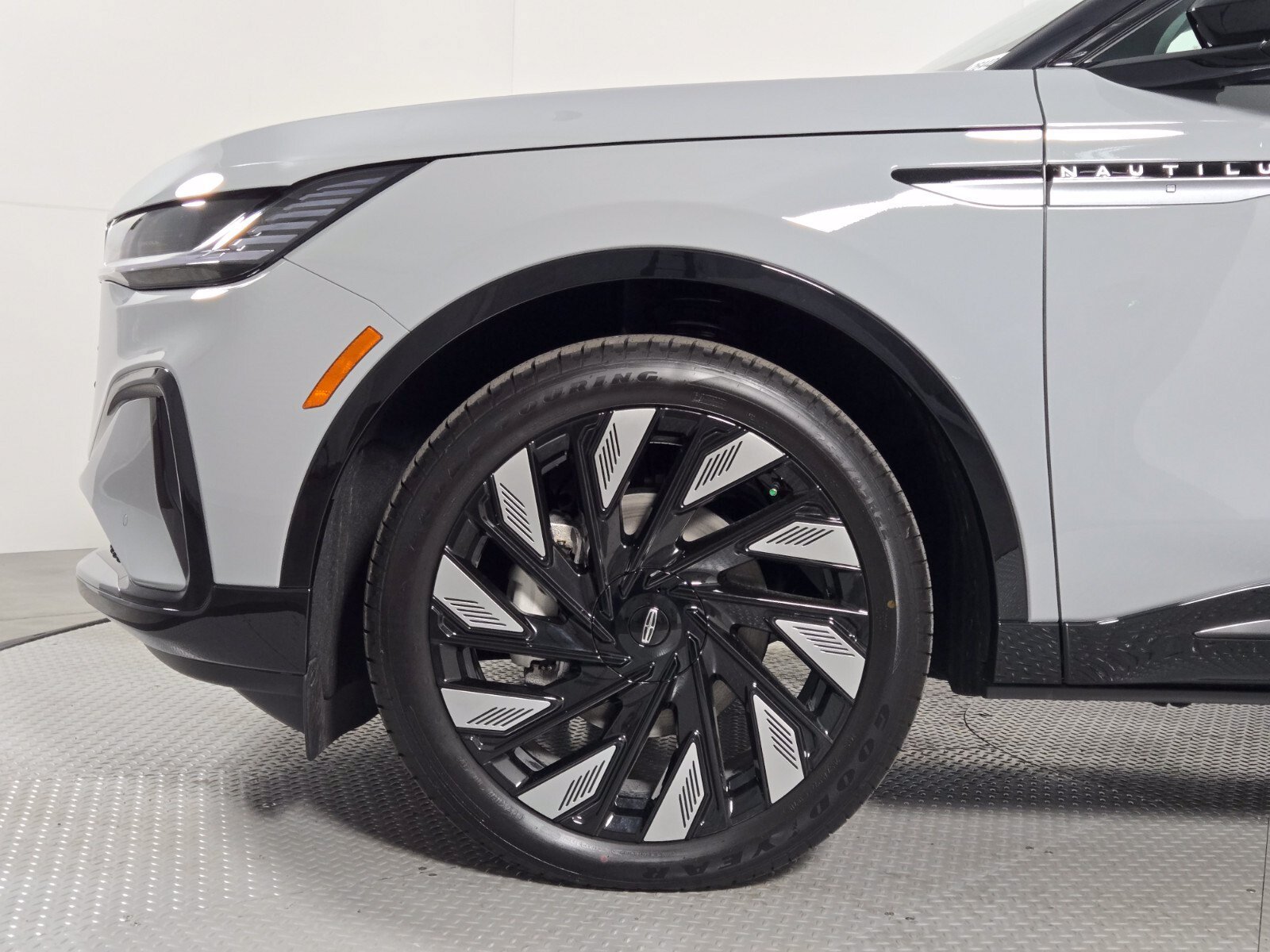 New 2026 Lincoln Nautilus Reserve w/ Jet Appearance Package AWD/4WD image 11