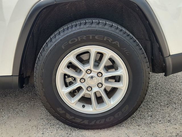 Used 2018 Jeep Grand Cherokee Laredo RWD image 31