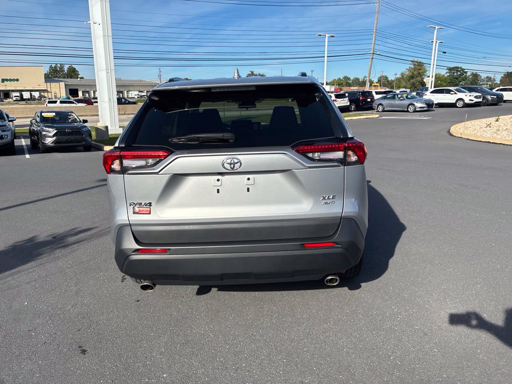 Used 2025 Toyota RAV4 XLE AWD/4WD image 11