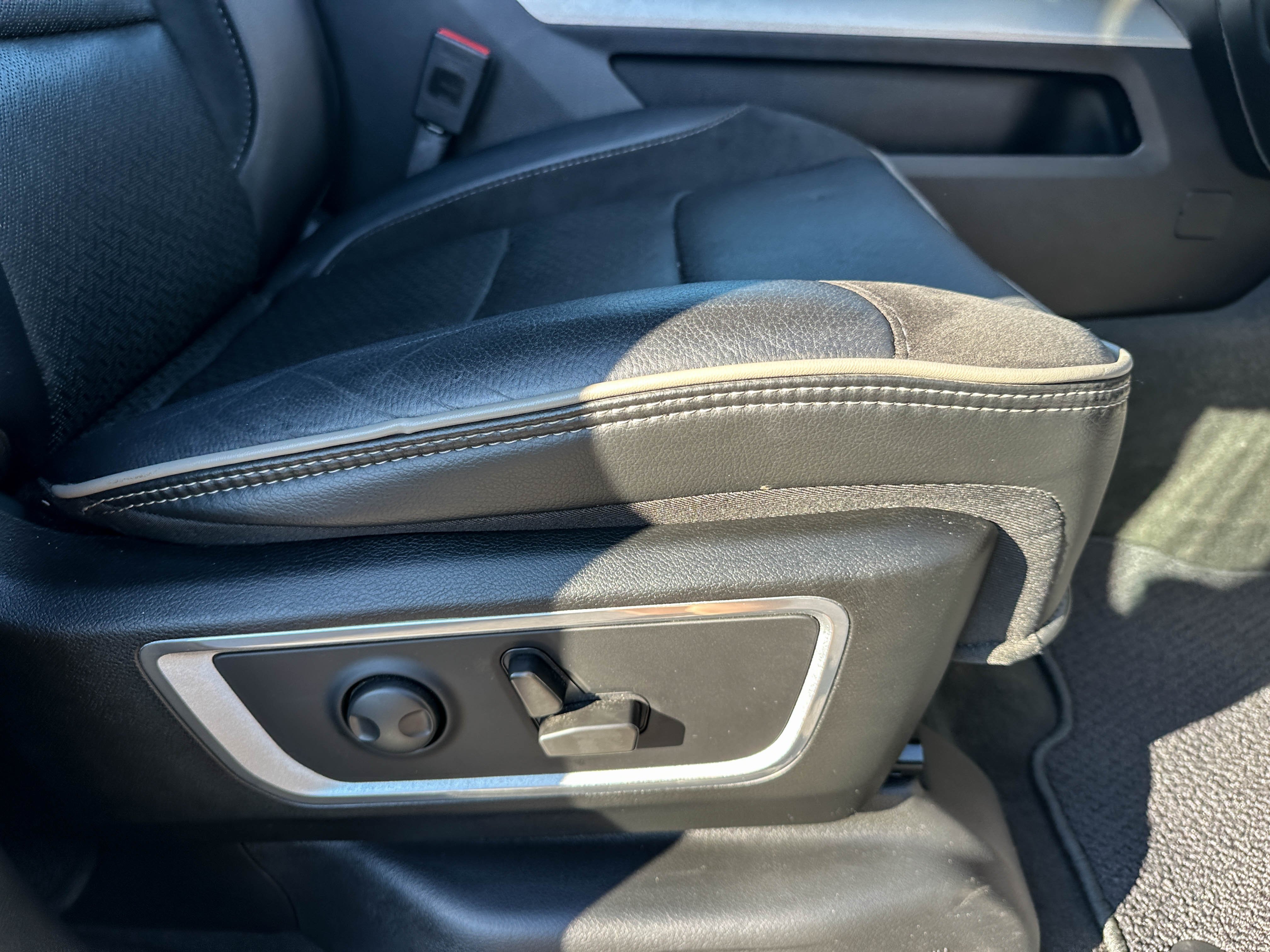 Used 2022 RAM 1500 Laramie RWD image 26