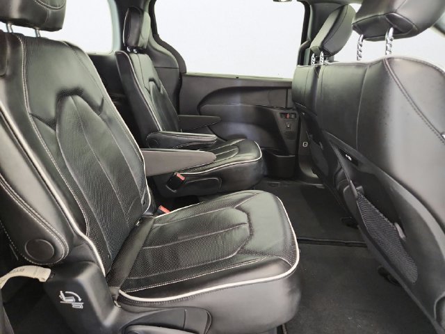 Used 2025 Chrysler Pacifica Limited FWD image 28