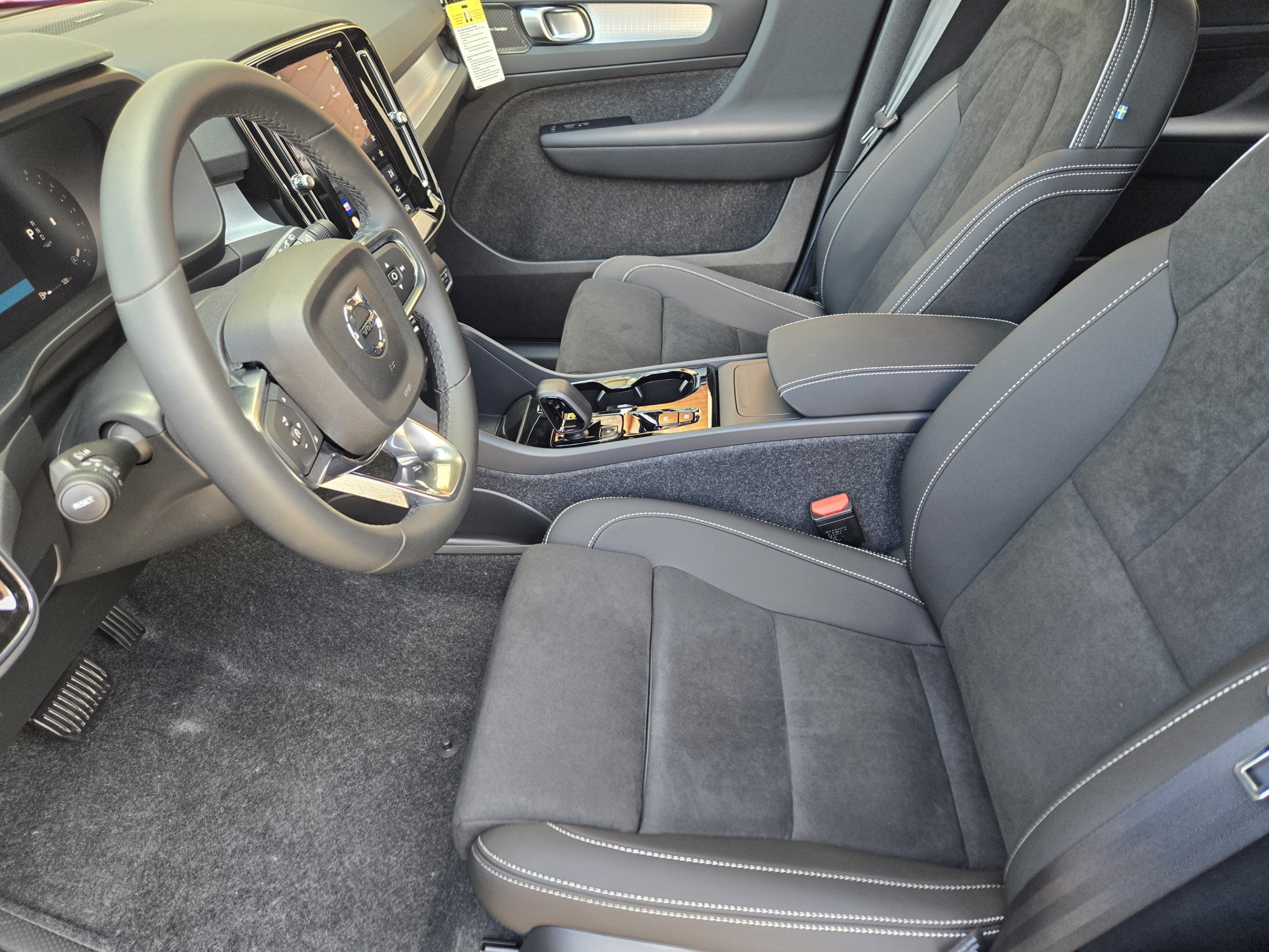 New 2026 Volvo XC40 B5 Ultra w/ Protection Package Premier AWD/4WD image 10