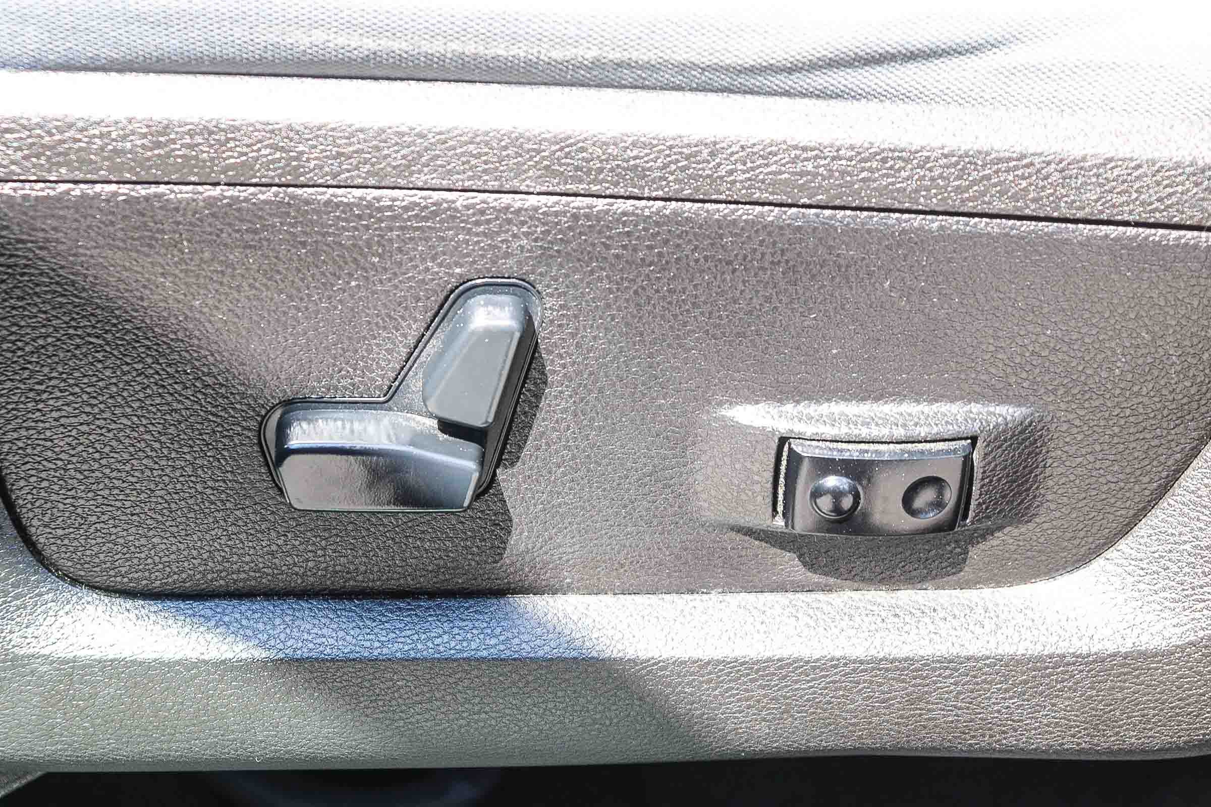 Used 2019 RAM 1500 Classic Warlock w/ Luxury Group image 26