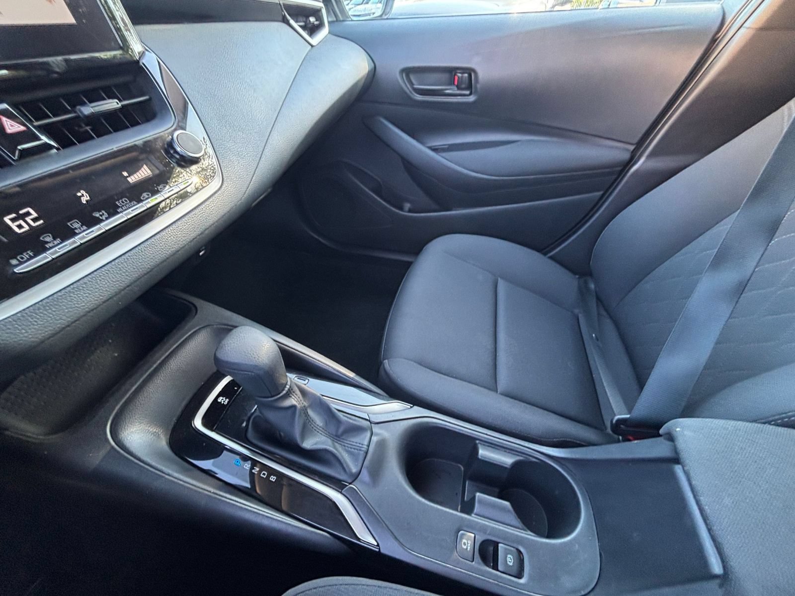 Used 2025 Toyota Corolla LE FWD image 32