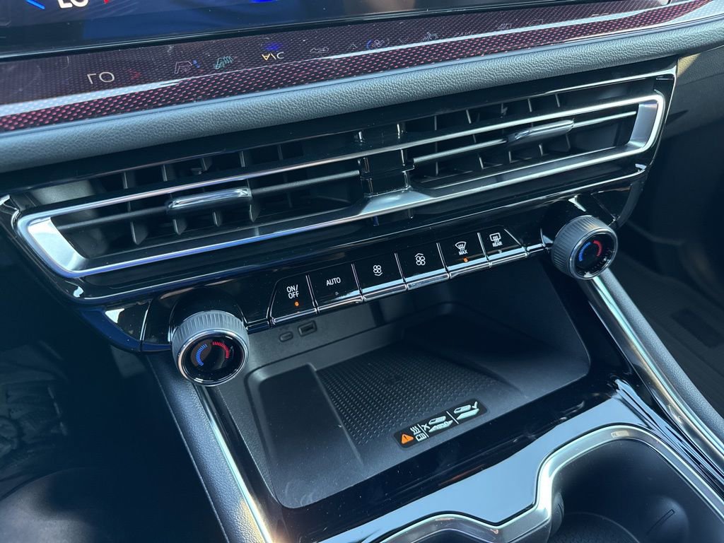 New 2026 Chevrolet Traverse RS w/ LPO, Floor Liner Package image 28