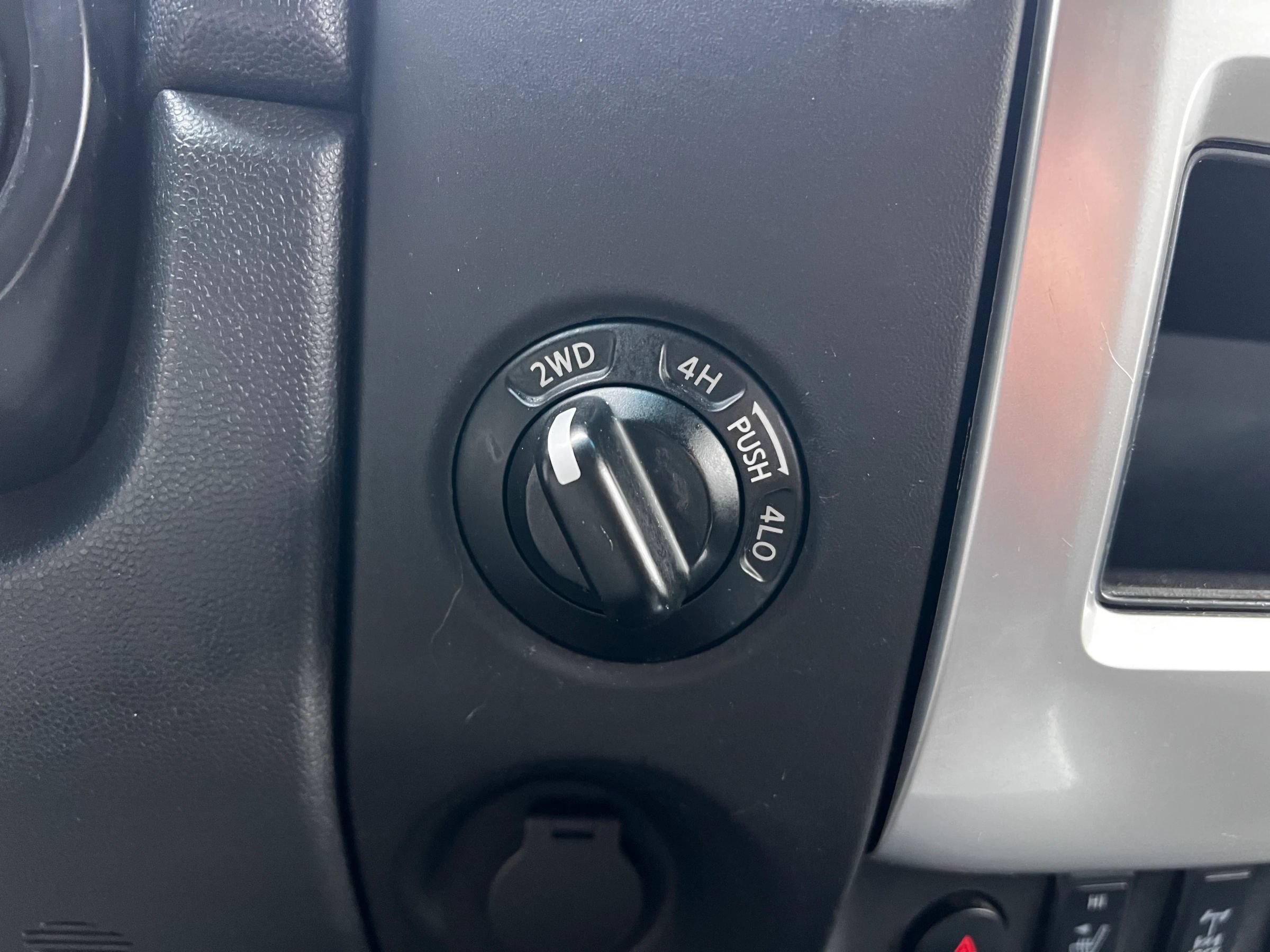 Used 2015 Nissan Titan PRO-4X w/ Pro-4x Luxury Package AWD/4WD image 18