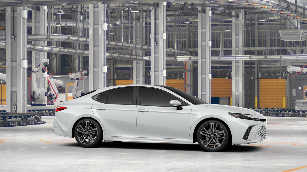 New 2026 Toyota Camry Hybrid FWD image 13