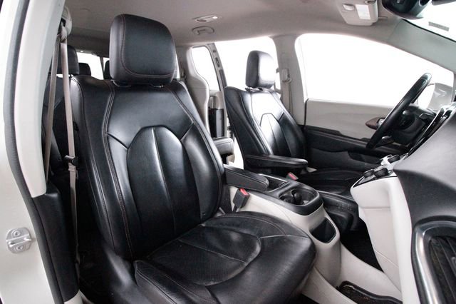 Used 2017 Chrysler Pacifica Touring-L Plus image 21