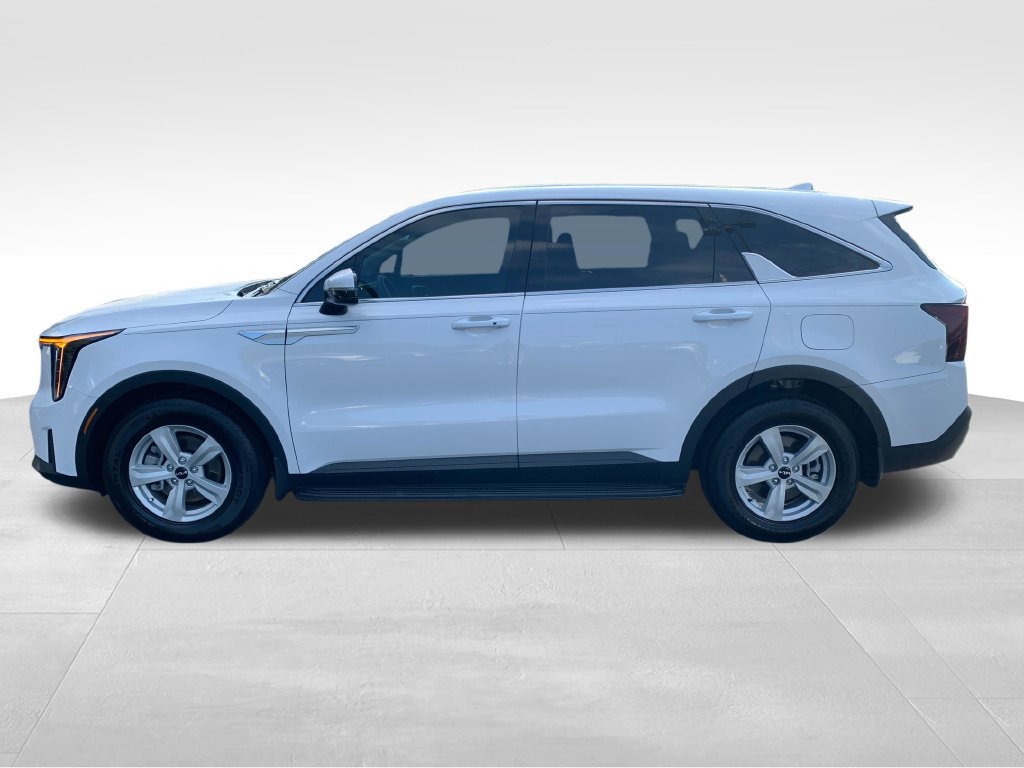 Used 2025 Kia Sorento LX FWD image 2