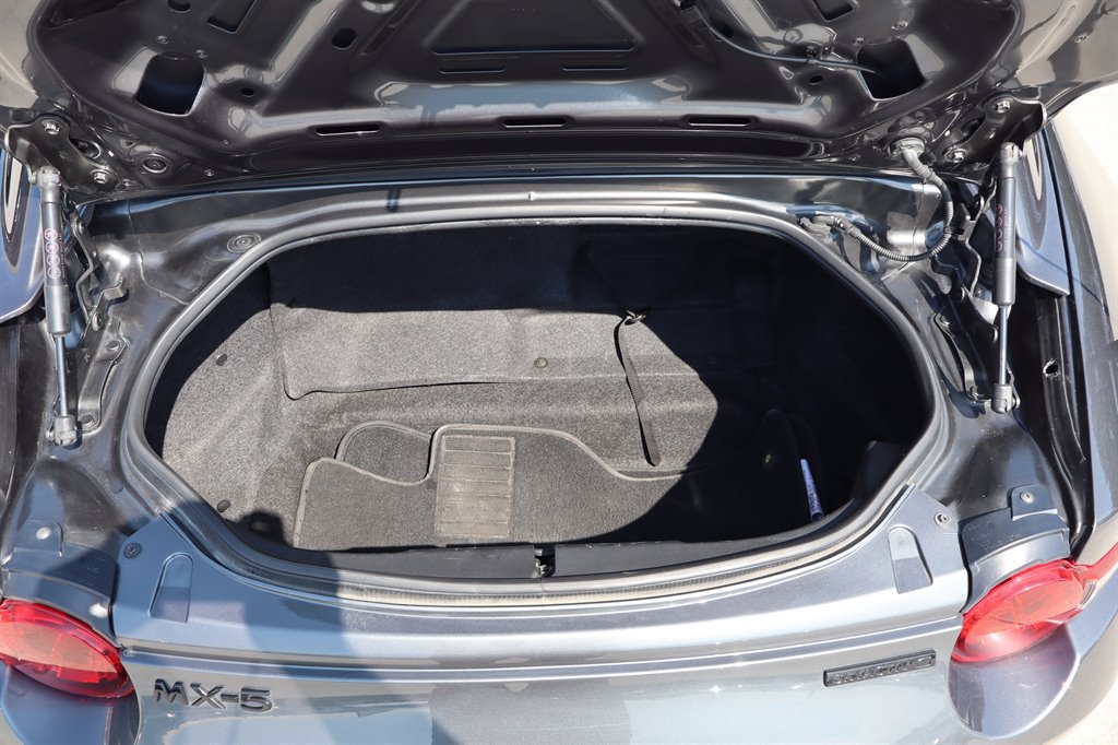 Used 2020 MAZDA MX-5 Miata RF Club RWD image 43