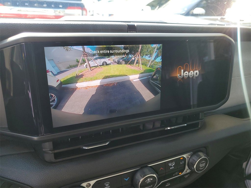 Used 2025 Jeep Wrangler Sport S image 27