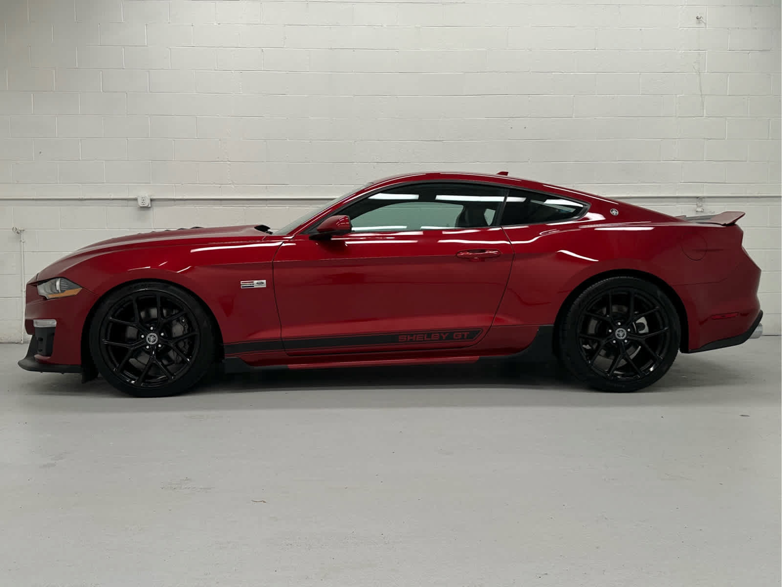 Used 2022 Ford Mustang GT RWD image 3