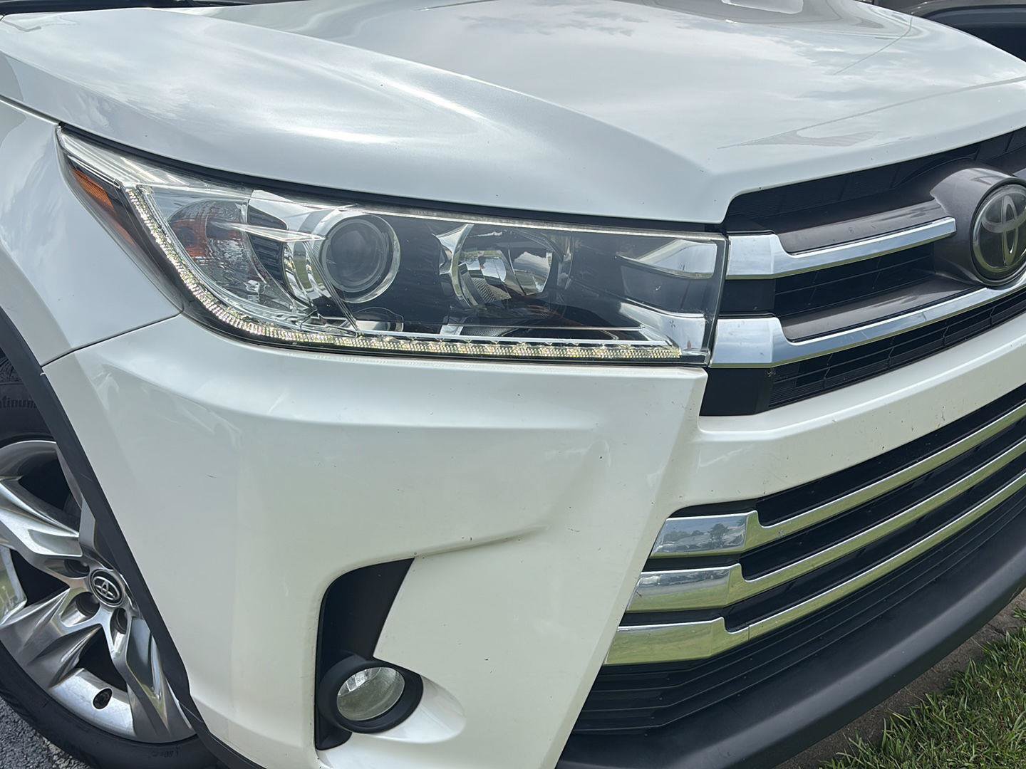 Used 2018 Toyota Highlander FWD V6 image 9