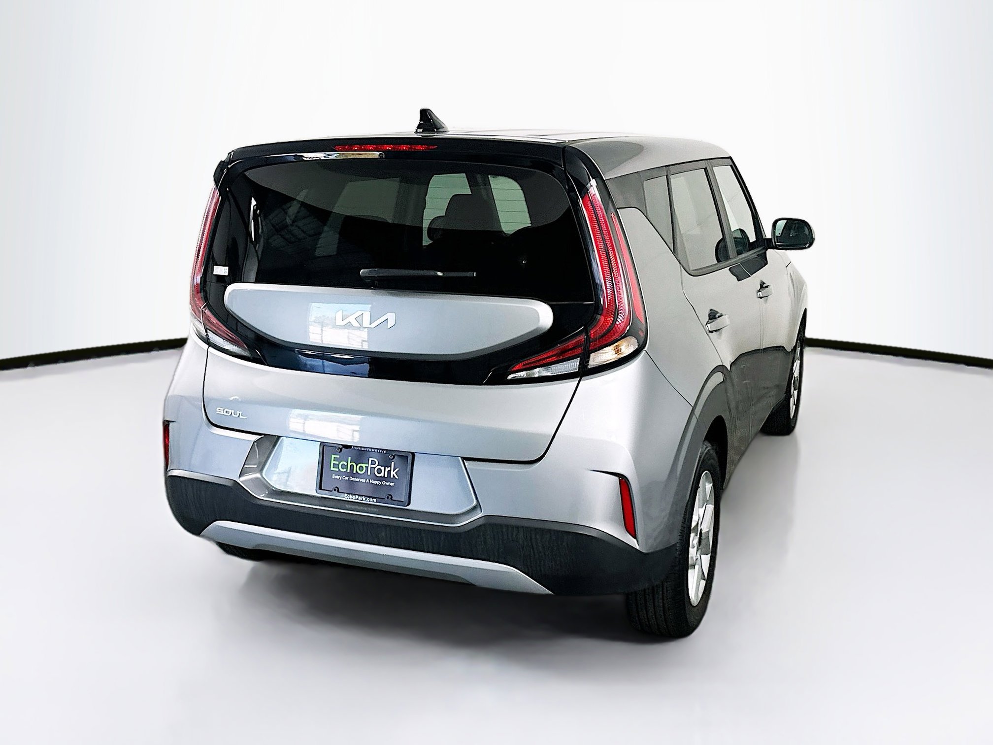 Used 2025 Kia Soul LX w/ LX Technology Package FWD image 9