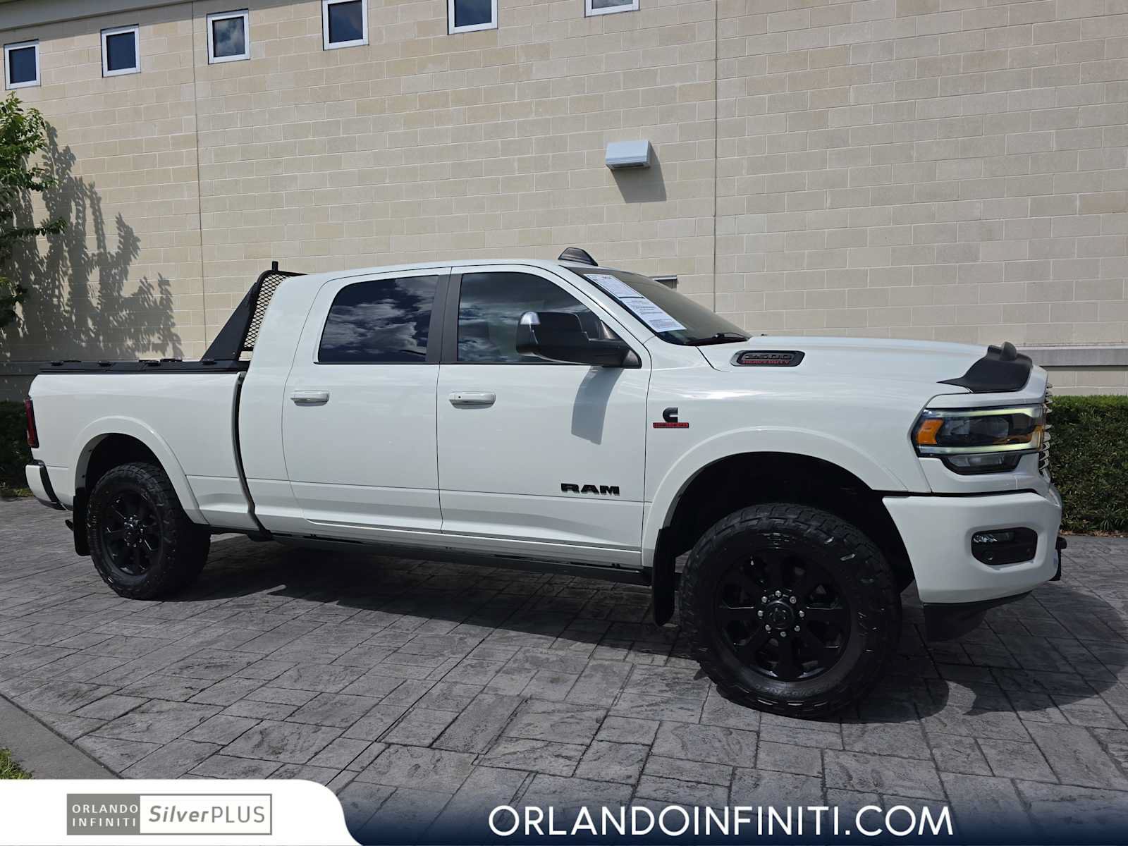 Used 2022 RAM 2500 Laramie AWD/4WD image 1