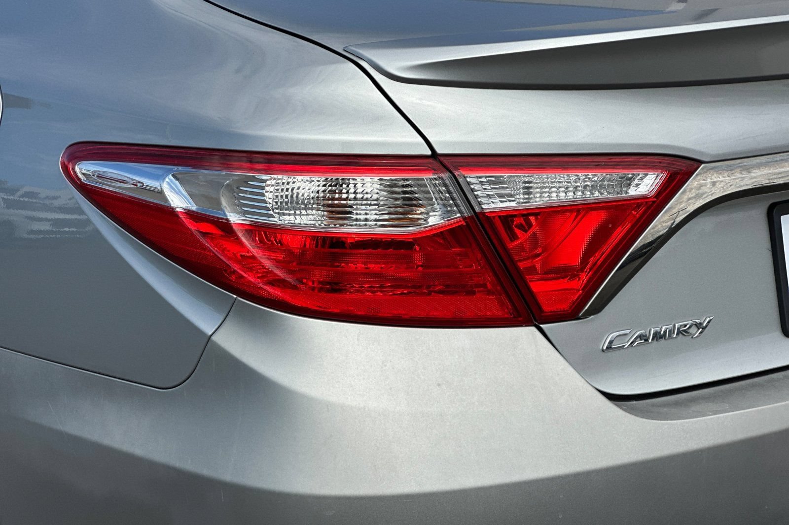 Used 2015 Toyota Camry SE w/ Moonroof Package FWD image 25