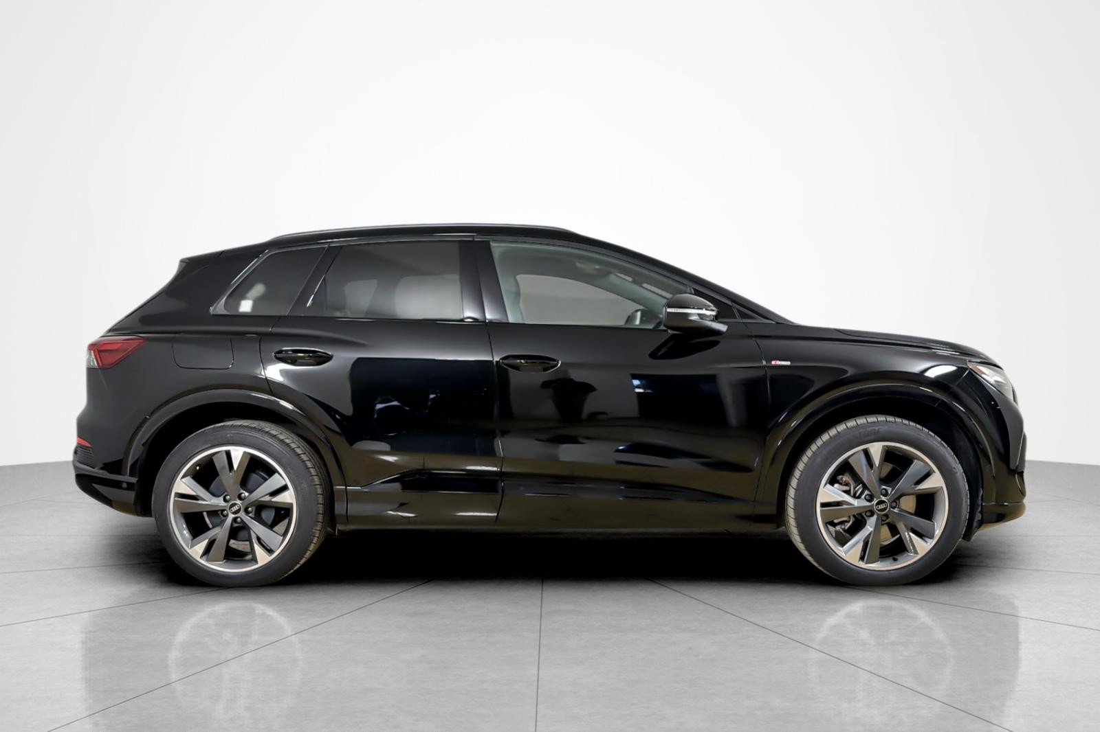 Certified 2023 Audi Q4 e-tron Premium Plus AWD/4WD image 6