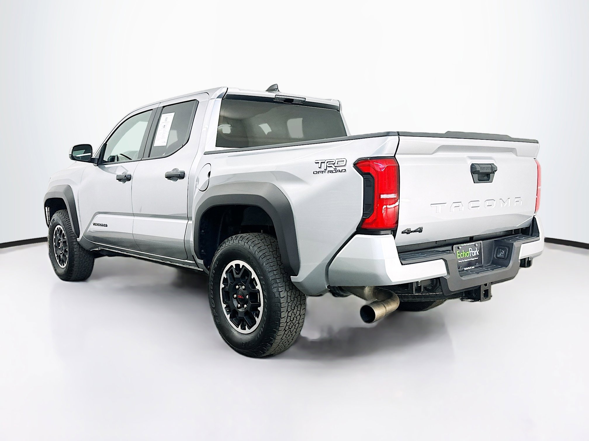Used 2025 Toyota Tacoma TRD Off-Road AWD/4WD image 5