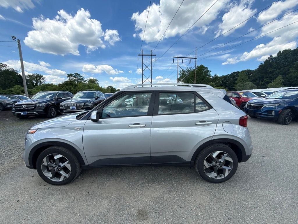 Used 2025 Hyundai Venue SEL FWD image 8