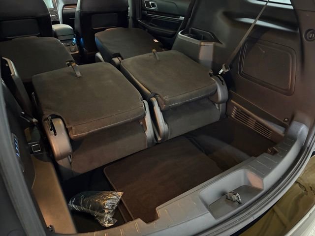 Used 2017 Ford Explorer Limited w/ Equipment Group 301A FWD image 17