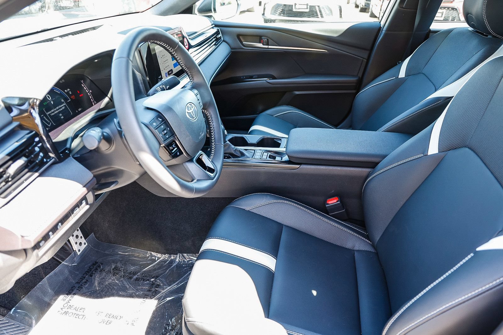 Used 2026 Toyota Camry Hybrid FWD image 18