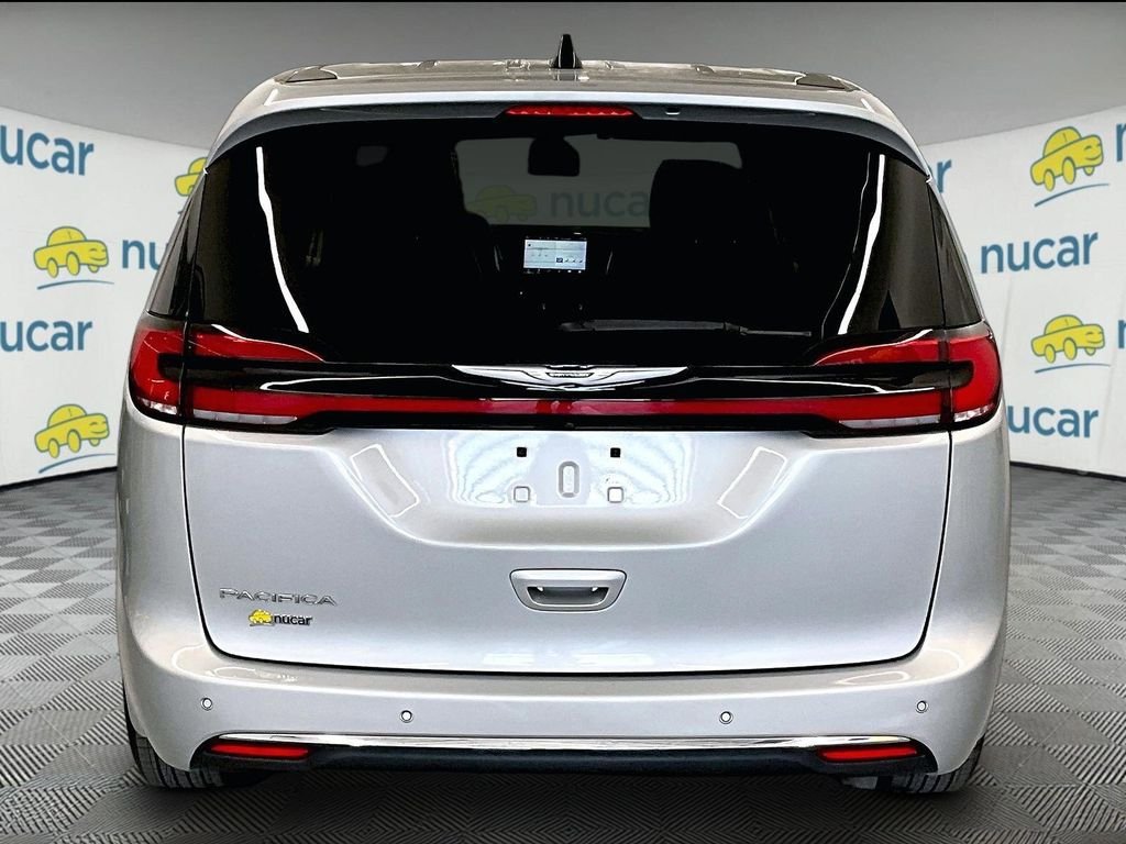 Used 2023 Chrysler Pacifica Touring-L FWD image 5
