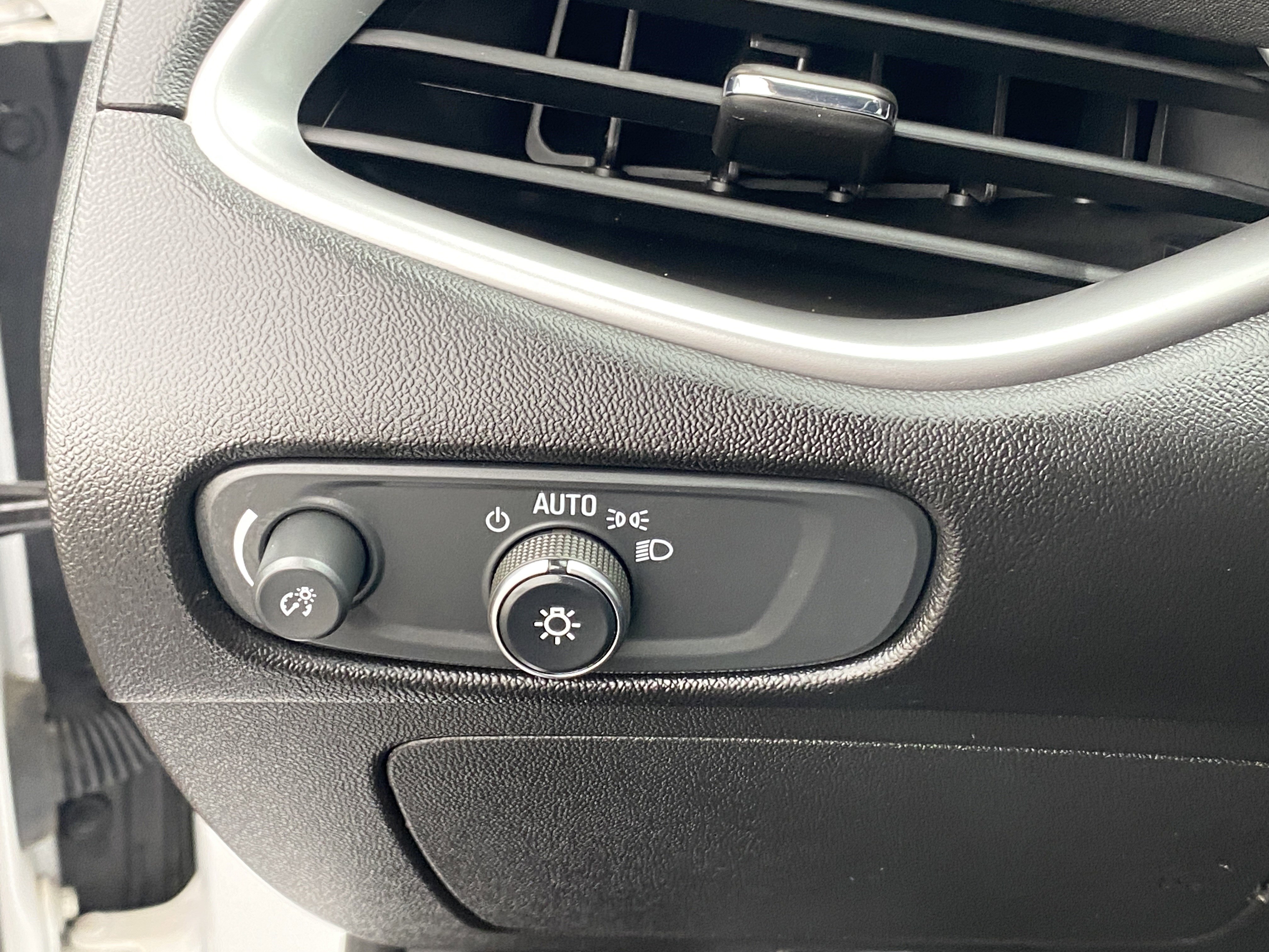 Used 2020 Chevrolet Malibu LS w/ Driver Confidence Package II image 14