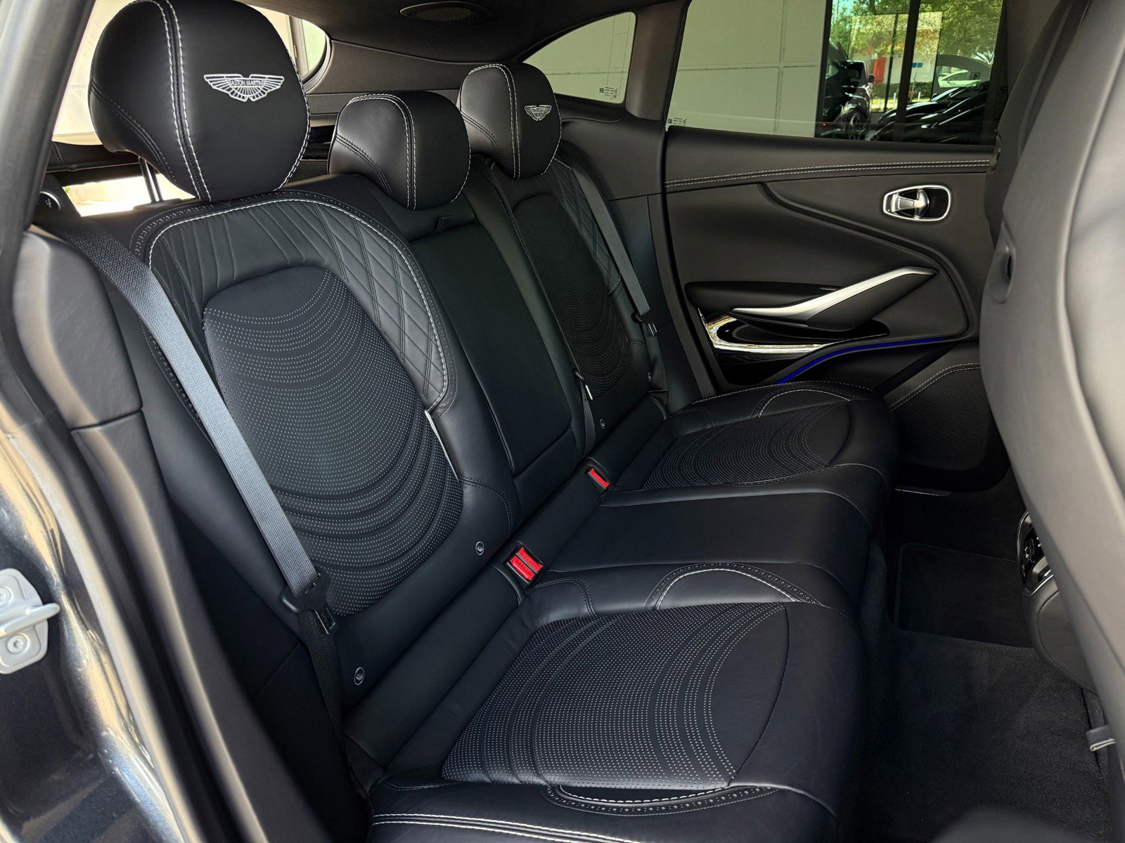 Used 2022 Aston Martin DBX image 34