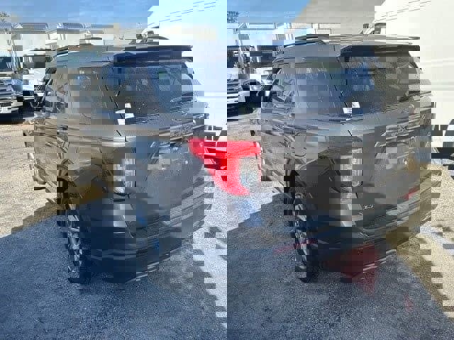 Used 2021 Ford Explorer XLT w/ Equipment Group 202A image 5