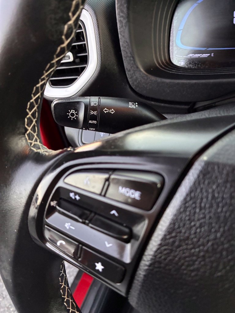 Certified 2024 Hyundai Venue Limited FWD image 31