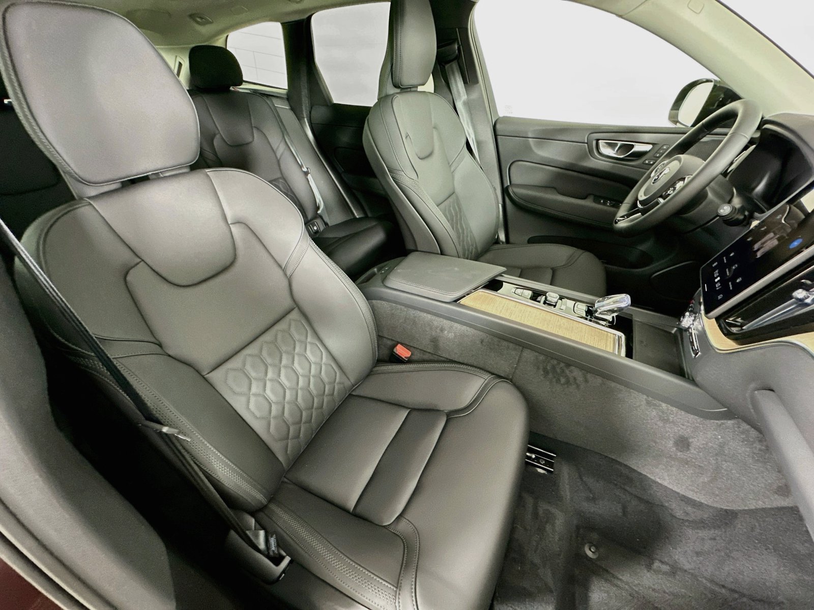 New 2026 Volvo XC60 T8 Plus w/ Protection Package Premier AWD/4WD image 43