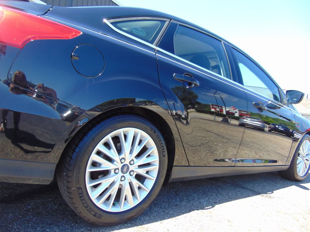 Used 2016 Ford Focus Titanium w/ Titanium Technology Package FWD image 15