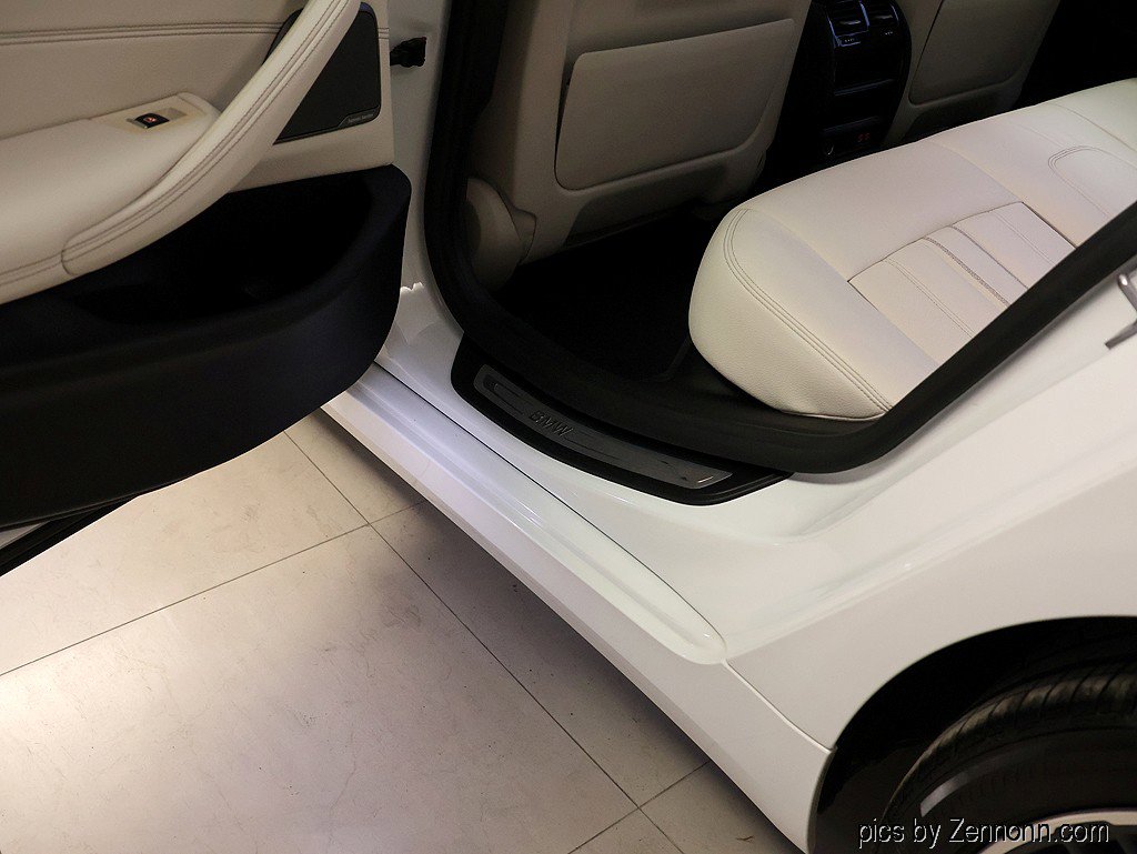 Used 2022 BMW 540i w/ Premium Package image 29